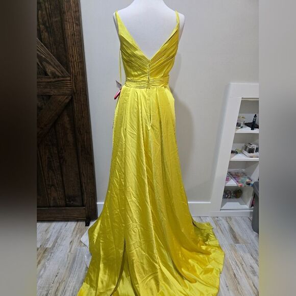 Mac Duggal 12443 Sleeveless Faux Wrap Draped Gown NWT size 2 Chartreuse - Picture 5 of 7